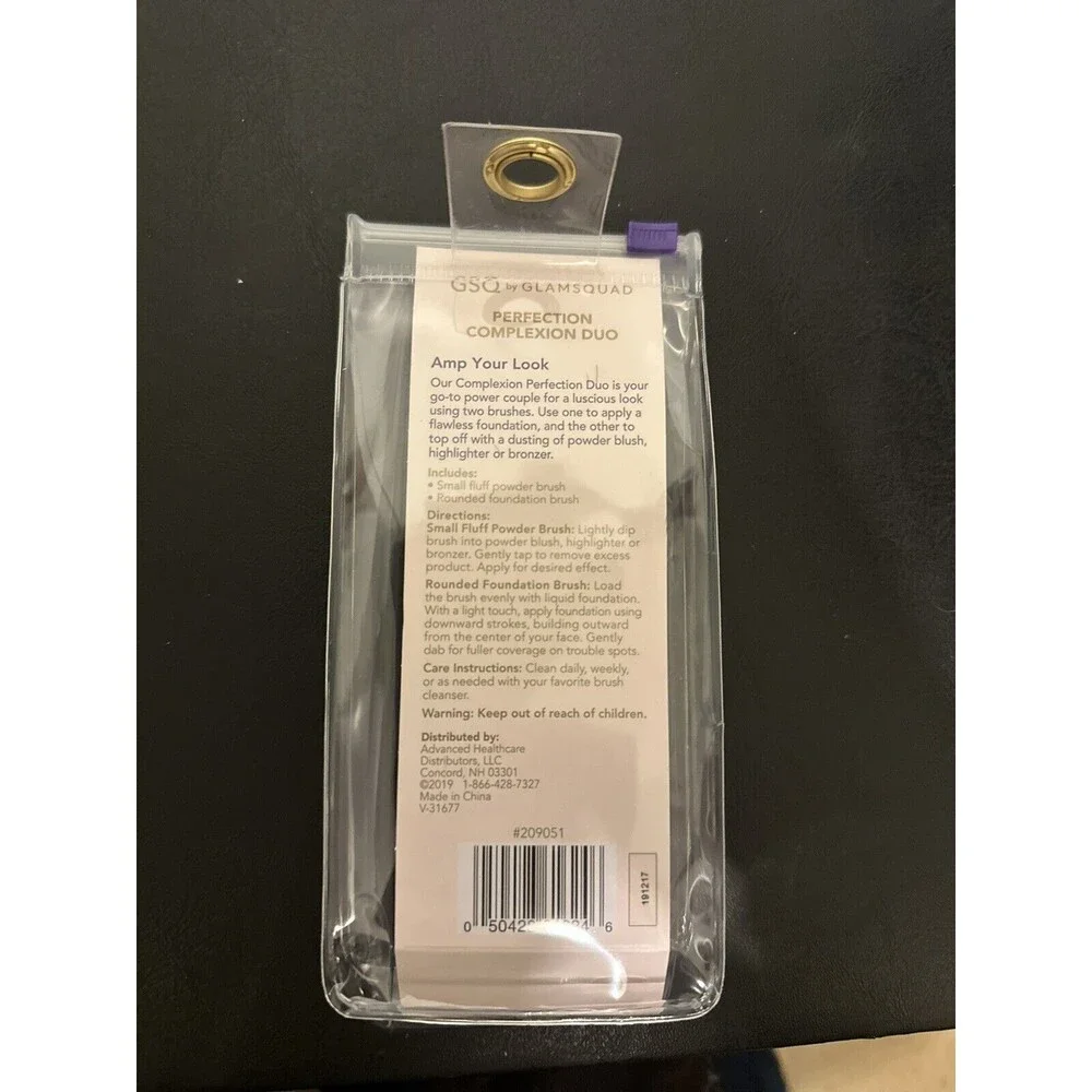 GSQ By GLAMSQUAD Perfection Complexion Duo Round Foundation & Fluff Brush